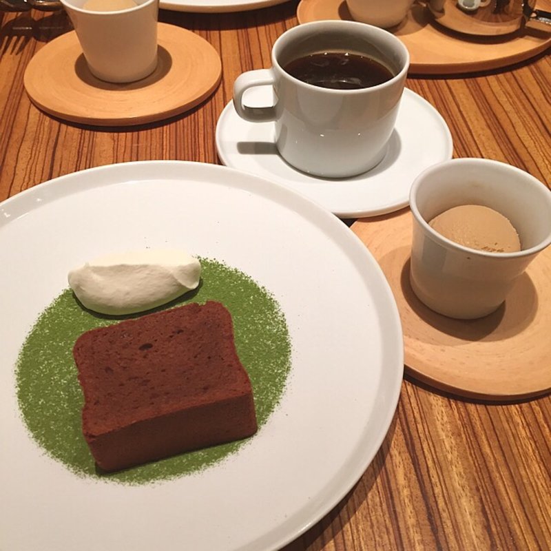 あずきとカカオのガトー ミニアイス付き(TORAYA CAFE 表参道ヒルズ店)