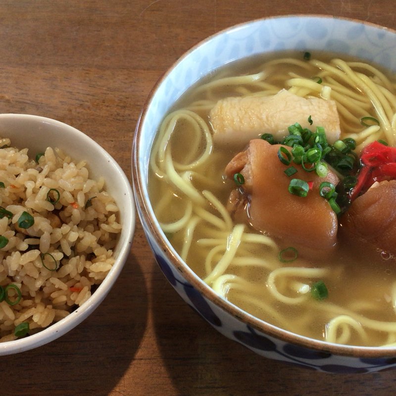 てびちそば(満八食堂)