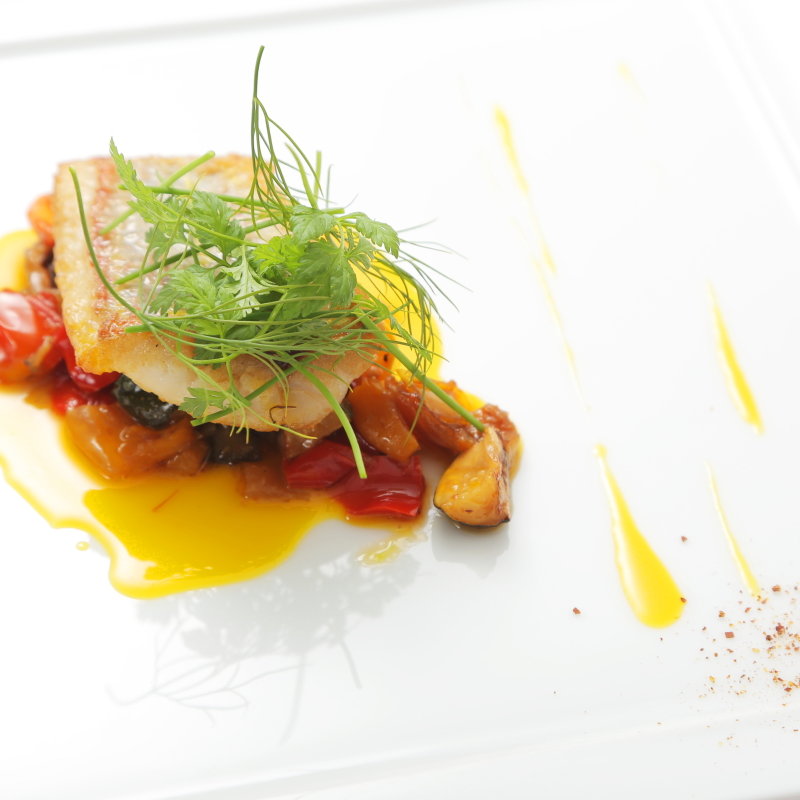 イトヨソのポワレ　サフランソース(RESTAURANT CHEVAL BLANC)