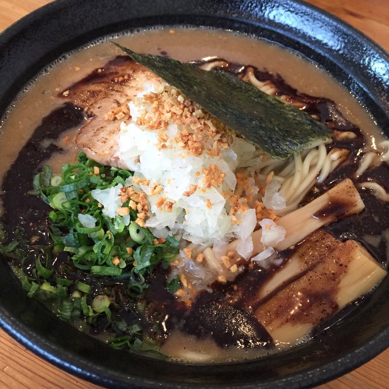 黒魚介豚骨らーめん 大盛(麺や 飛来 )