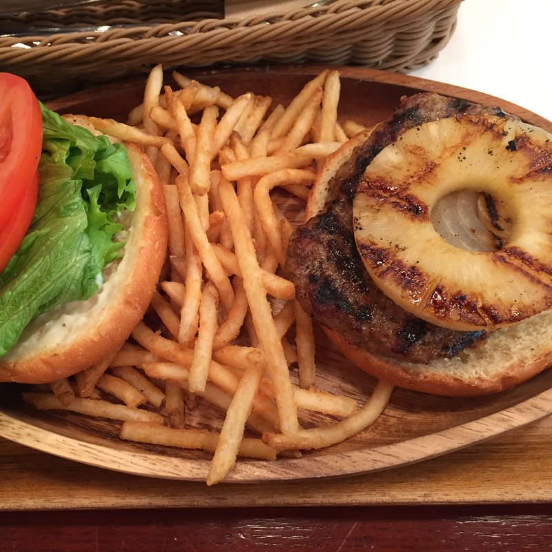 パインバーガー(KUA`AINA 丸ビル店)
