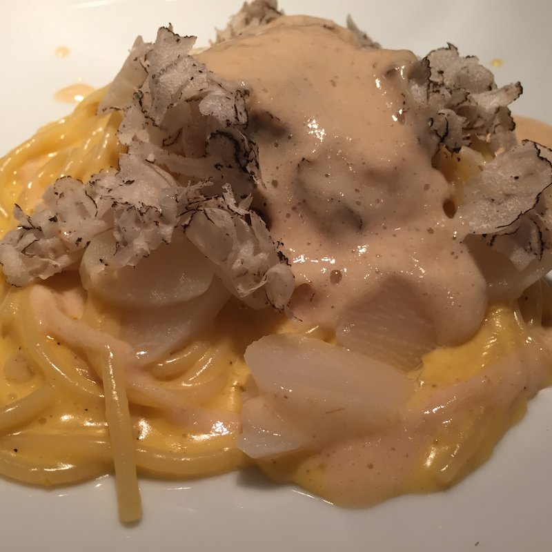 フランス産有機栽培のホワイトアスパラを使ったカルボナーラ カプチーノ仕立て(チッチャ)