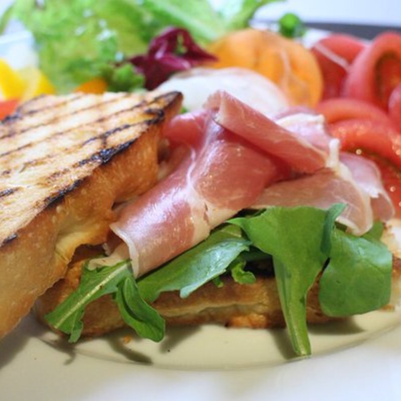 自家製フォカッチャのパニーニ(牡蠣屋バル )