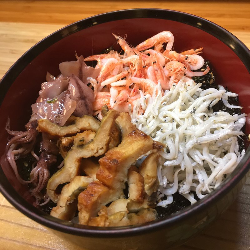 海鮮丼(愛情たっぷり手料理　やきとり・しゃぶしゃぶ　来幸　)