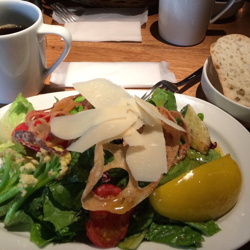 ローストベジタブルとパルメザンチーズのサラダ(crisscross)