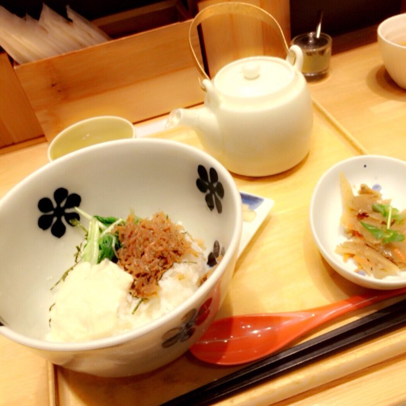 生湯葉とちりめん山椒のだし茶漬け(だし茶漬け えん エキマルシェ大阪店)