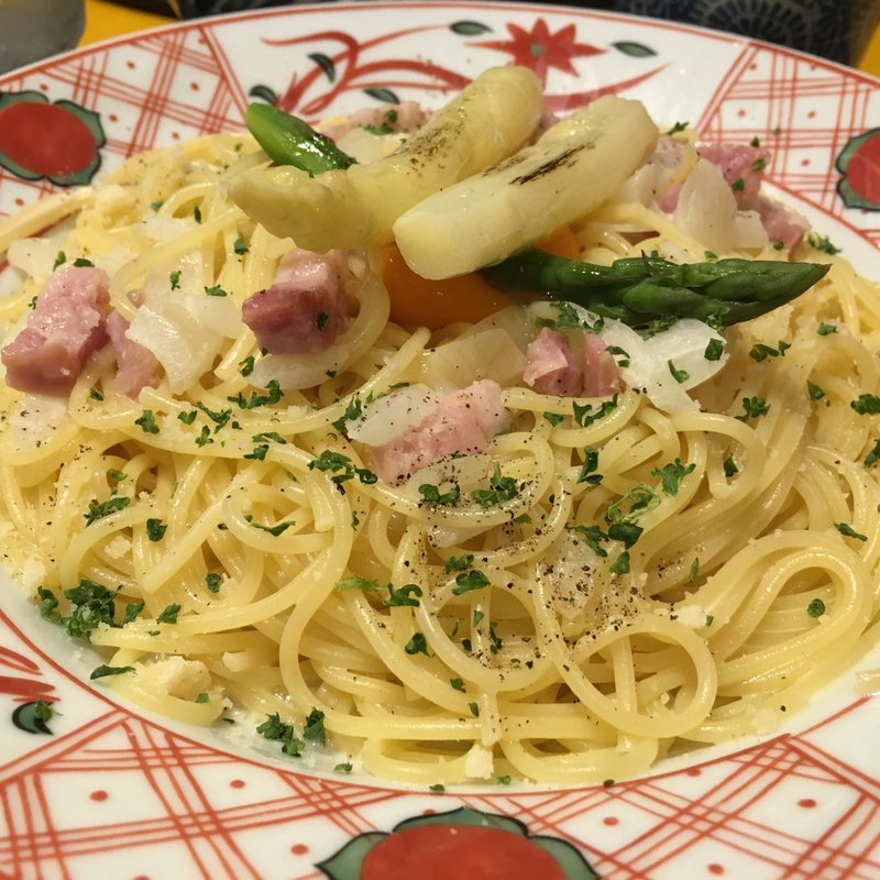 ホワイトアスパラと新玉葱のクリームソース白トリュフ風味(洋麺屋五右衛門 新宿パレットビル店)