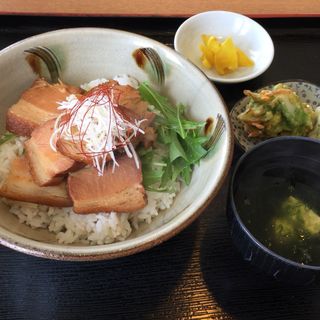 ラフテー丼(キッチンイナバ （KITCHEN inaba）)