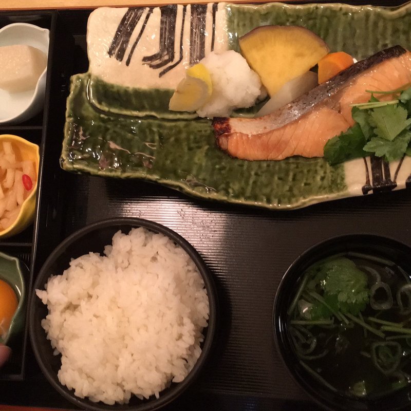 サーモンの塩麹焼き御膳(郷ゐのこ )