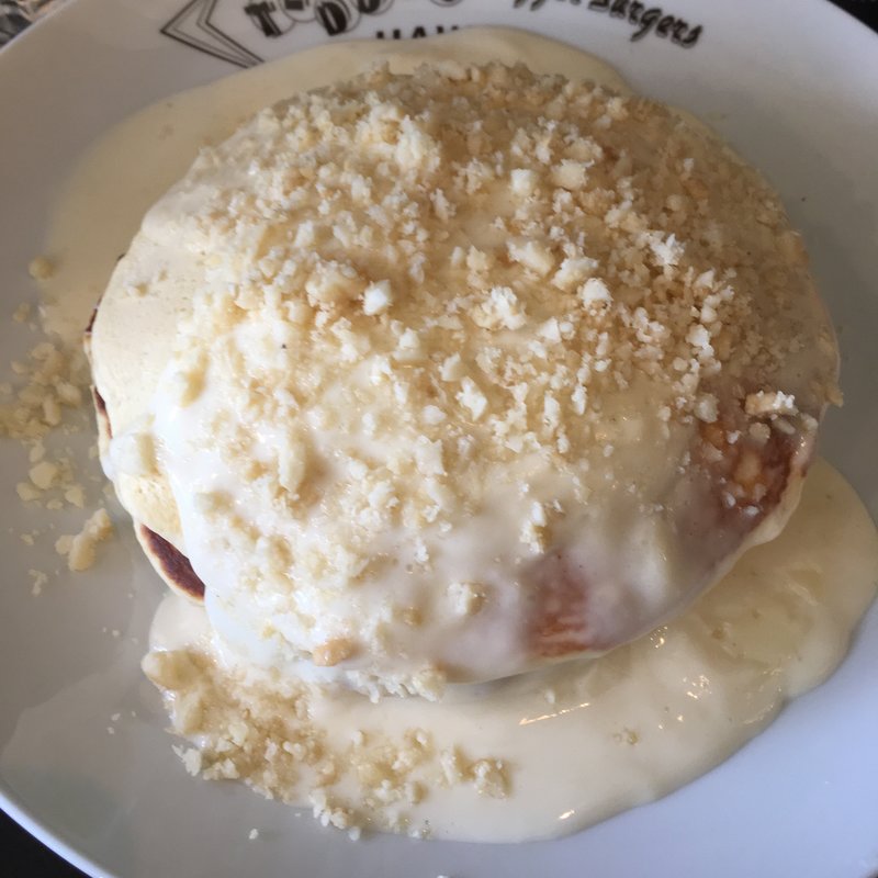マカダミアナッツソースパンケーキ(テディーズビガーバーガーHAWAII)