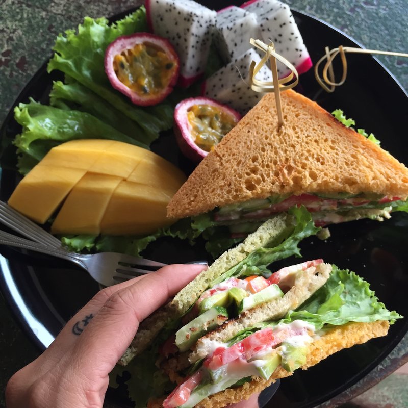 アボガドと野菜サンドイッチwithフルーツ(green days cafe)