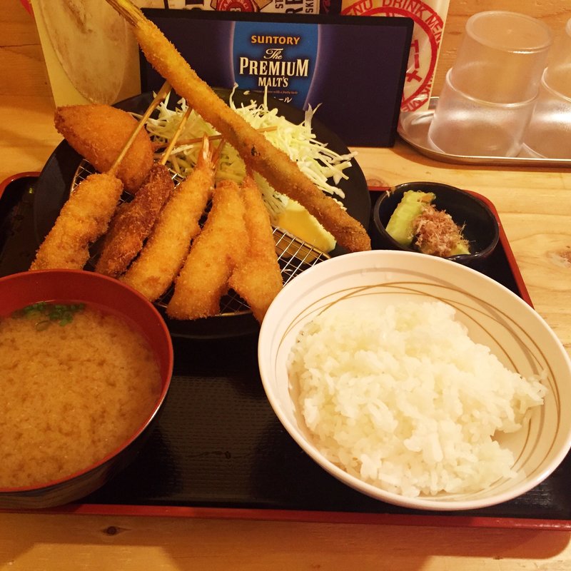 上串カツ定食(串カツ牛、串カツ豚、玉ねぎ、エビ、キス、アスパラ)(串カツ田中 KITTE博多店)