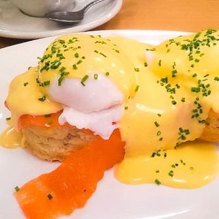 スモークサーモンエッグベネディクト(クリントン・ストリート・ベイキング・カンパニー （CLINTON ST. BAKING COMPANY & RESTAURANT）)