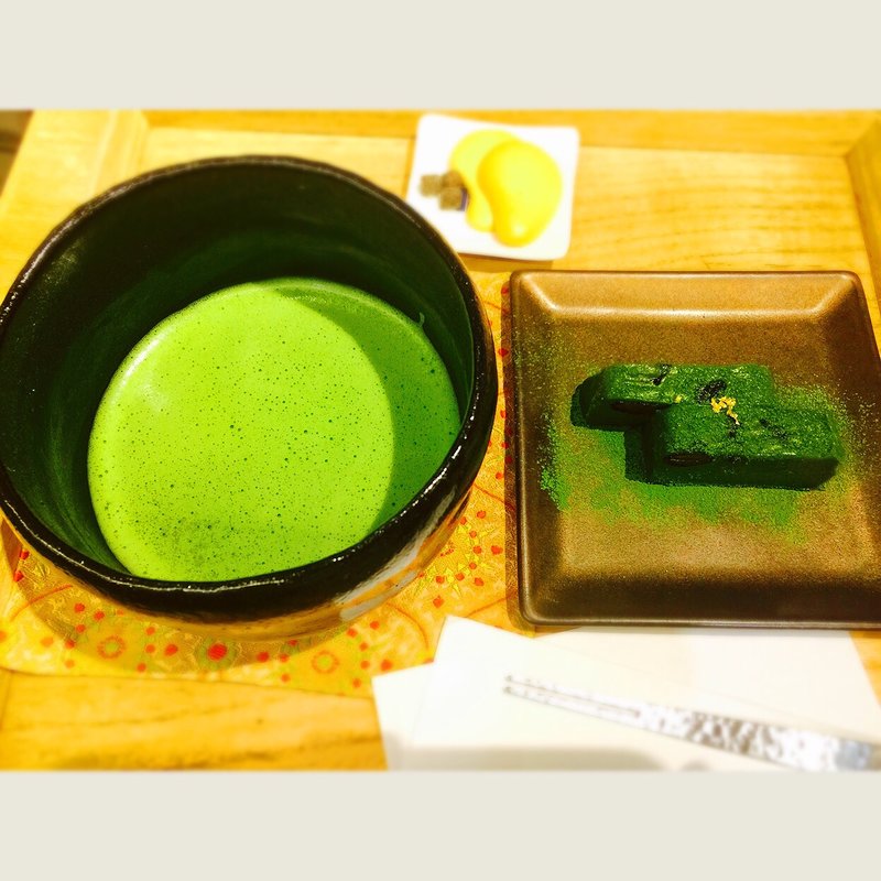 抹茶の庭利主 (てりいぬ) 抹茶付き(茶庭 然花抄院)