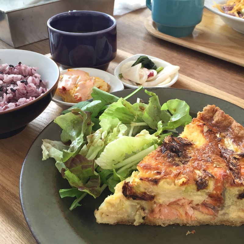 サーモンと春キャベツのキッシュ(cafe634)