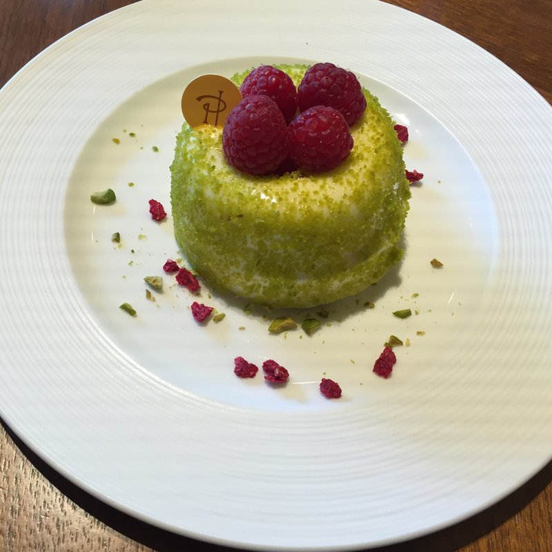 (ピエール・エルメ・パリ ブティック ザ・リッツ・カールトン京都 （PIERRE HERME PARIS）)