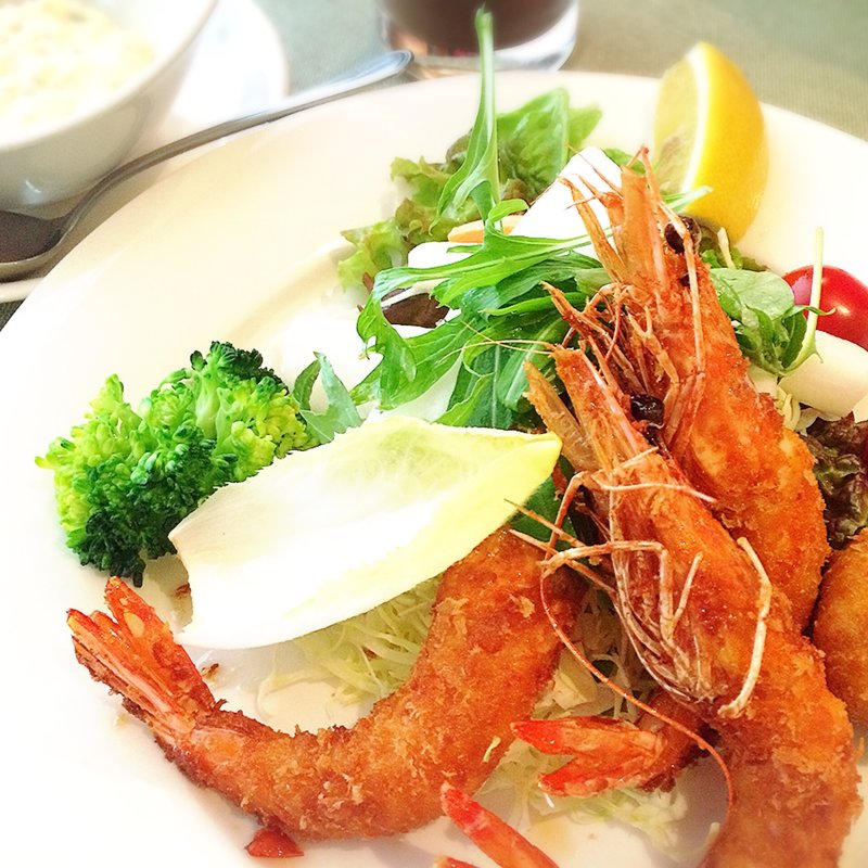 頭まで美味しいエビフライ(洋食katsui)