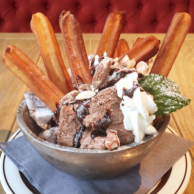 自家製チュロス ダークチョコムース添え(BARRANCA)