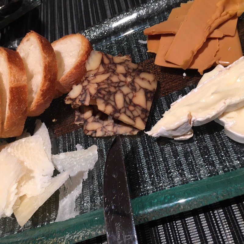 チーズ盛り合わせ( ブラッセリーミエル)