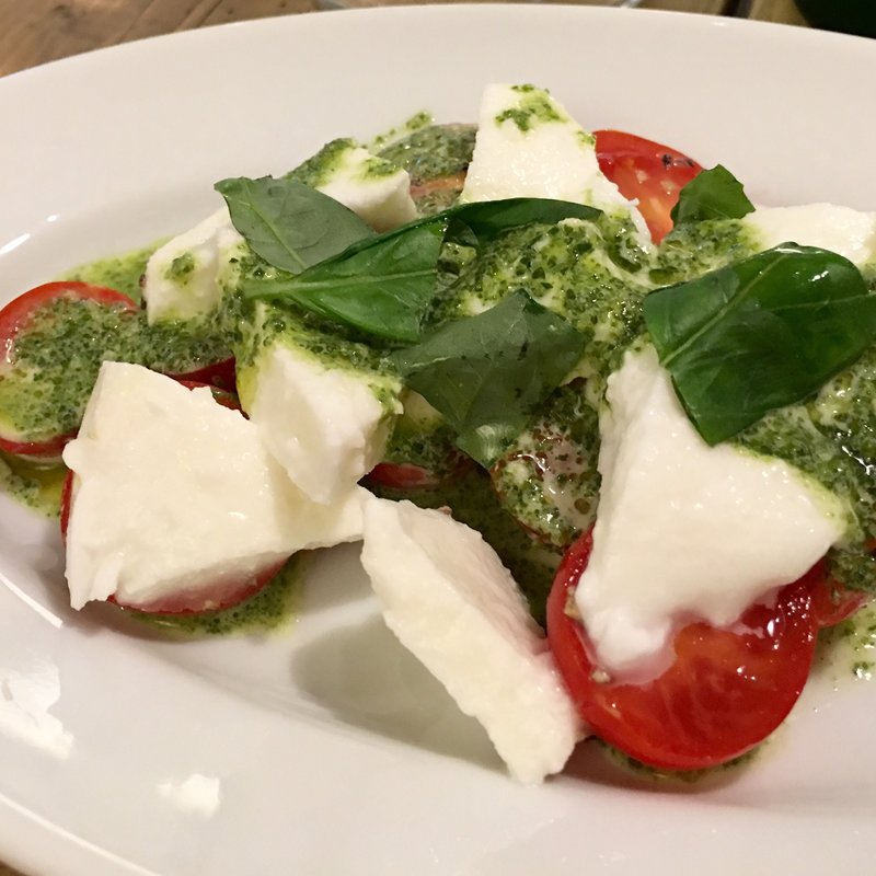 トマトのカプレーゼ(エーピッツァ 高田馬場店)