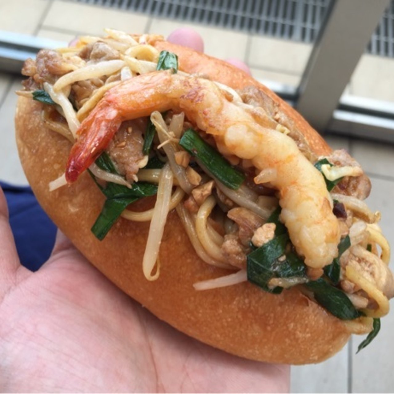 タイ風焼きそばパン(ROUTE271 梅田本店)の口コミ一覧 | おいしい