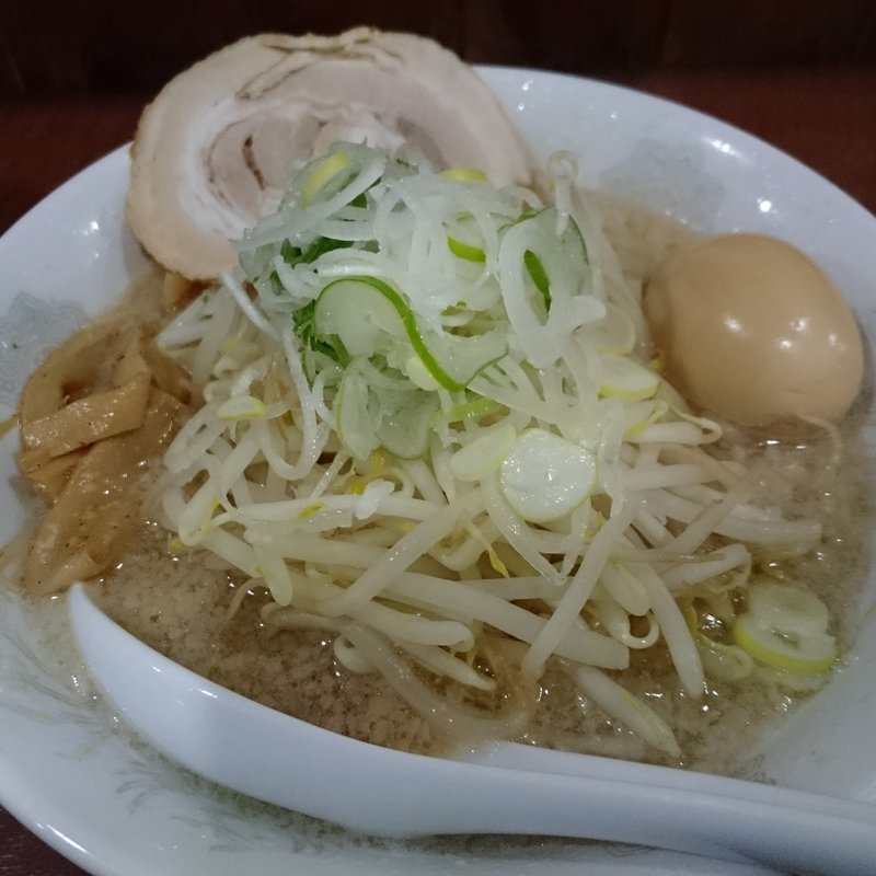 しょうゆらーめん （ 背脂多め ） ＋ 味玉(らーめん つけ麺 ぼすや)