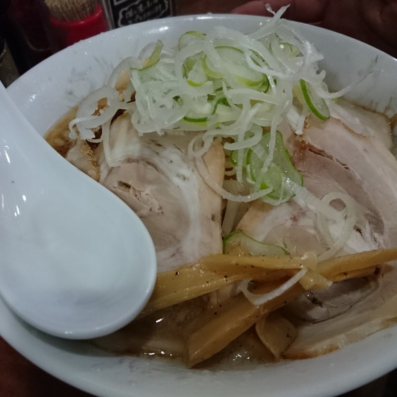 しょうゆチャーシューめん （ 背脂多め ） ＋ 味玉(らーめん つけ麺 ぼすや)