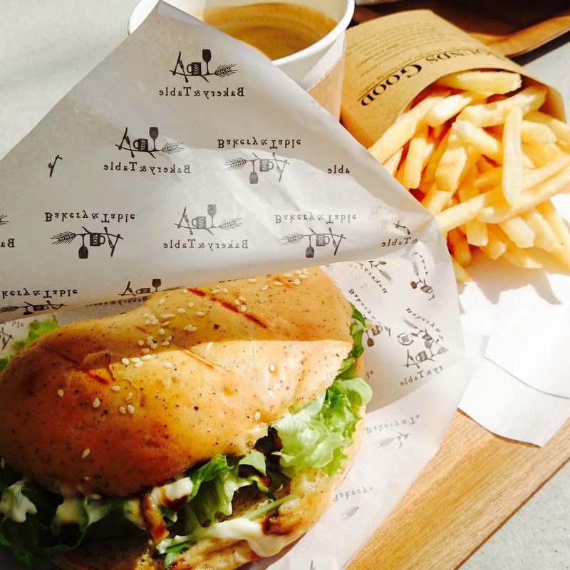 This IZU(伊豆) LOVE バーガー セット(ベーカリー＆テーブル 東府や （【旧店名】東府やベーカリー＆カフェ）)