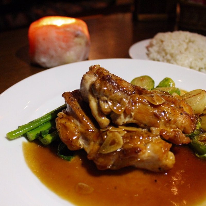 国産鶏もも肉ロースト(BONDI CAFE)