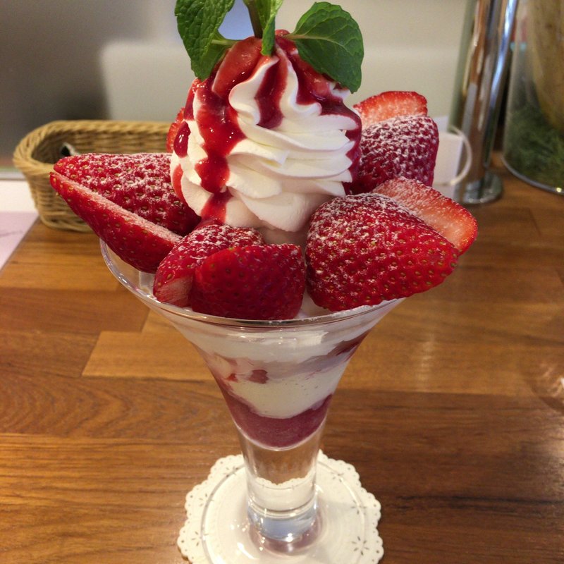 いちごパフェ(ホットケーキパーラー フルフル 赤坂店 （Fru-Full）)