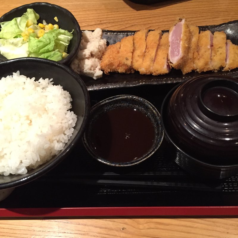 朝挽地鶏むね肉の柔らかレアカツ定食(ZENNO)