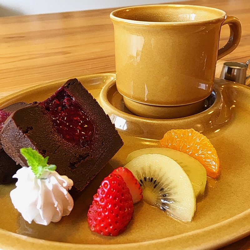 フランボワージュ フルーツを添えて..(Cafe&Gallery Fran)