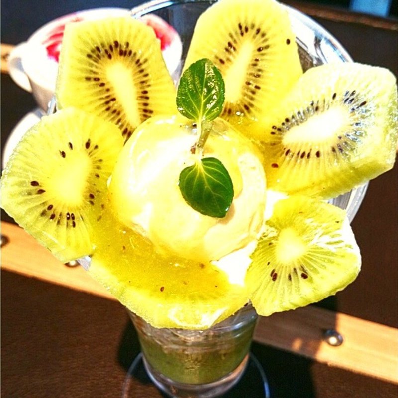 キウイのパフェ(BARN COFFEE静岡函南店)