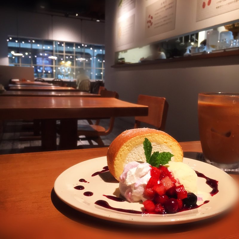 デザートロール・ベリー(カフェ豆茶)
