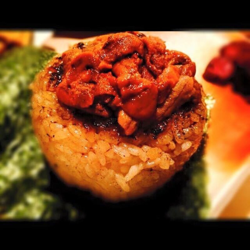 ウニ乗せ焼きおにぎり(大漁旗)