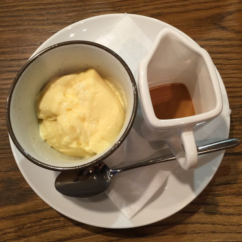 プリン 特製カラメルソース添え(オイスターバー＆レストラン オストレア 新宿三丁目店 Ostrea oyster bar & restaurant)