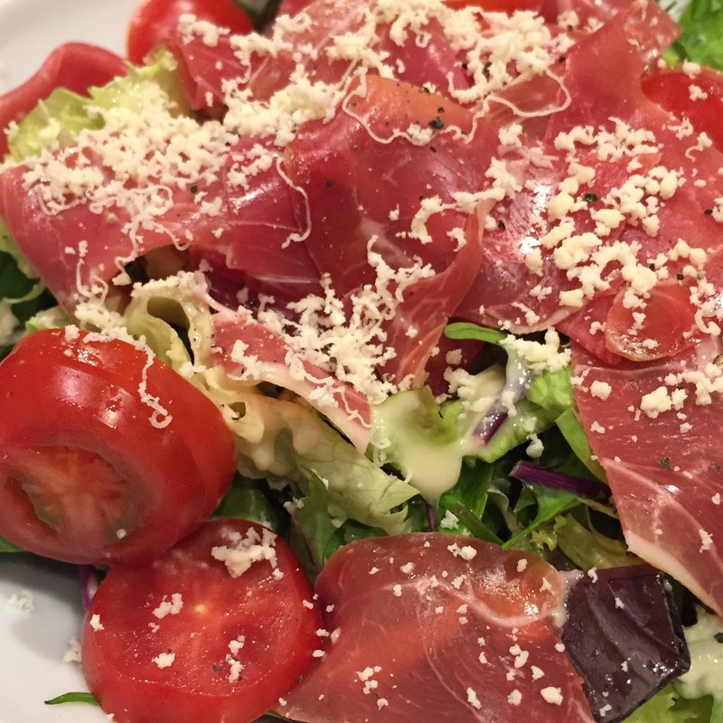 生ハムのサラダ(レザン デリカテッセン&カフェ)