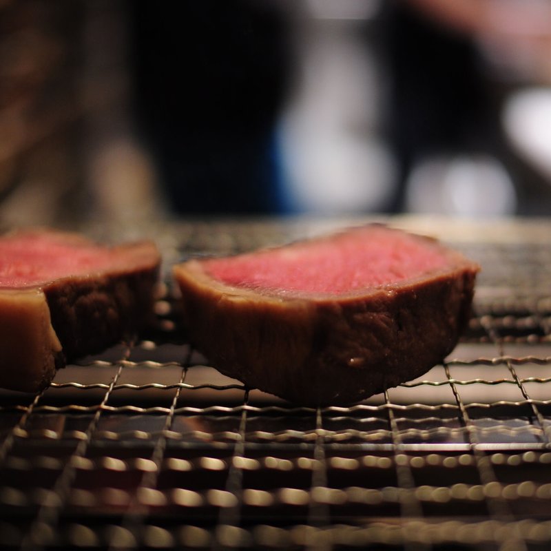 国産牛サーロイン 赤ワインとニンニクの十字軍ソース(ミートクルセイダーズ )