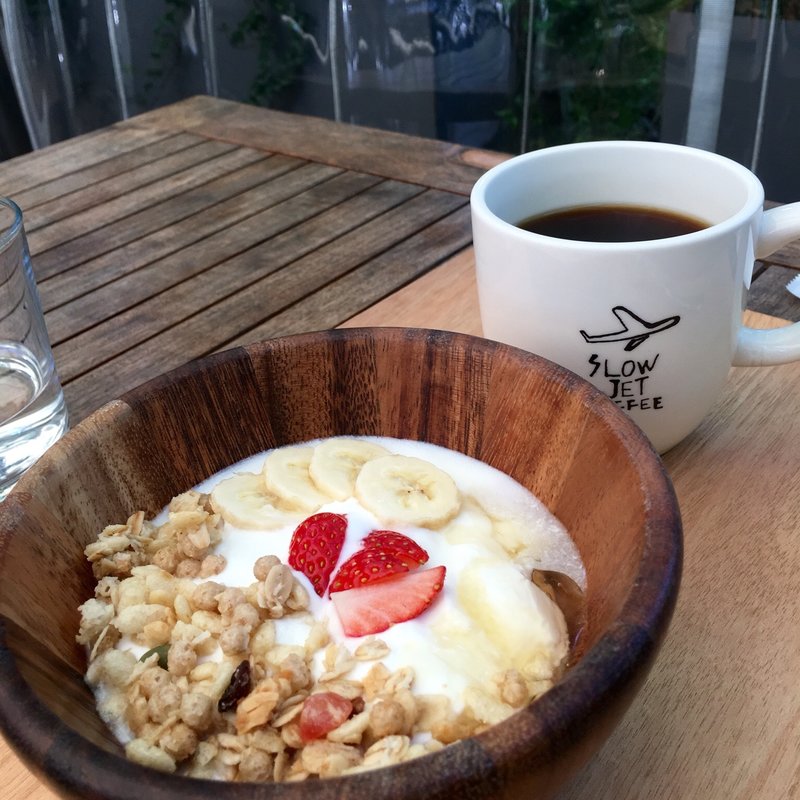 バナナ 蜂蜜 グラノーラのヘルシーヨーグルト(両国テラスカフェ)