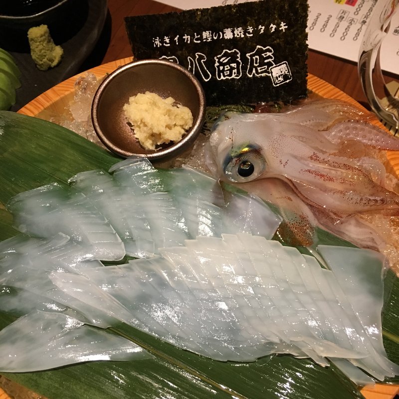 泳ぎイカ刺身(寅八商店 梅田店)