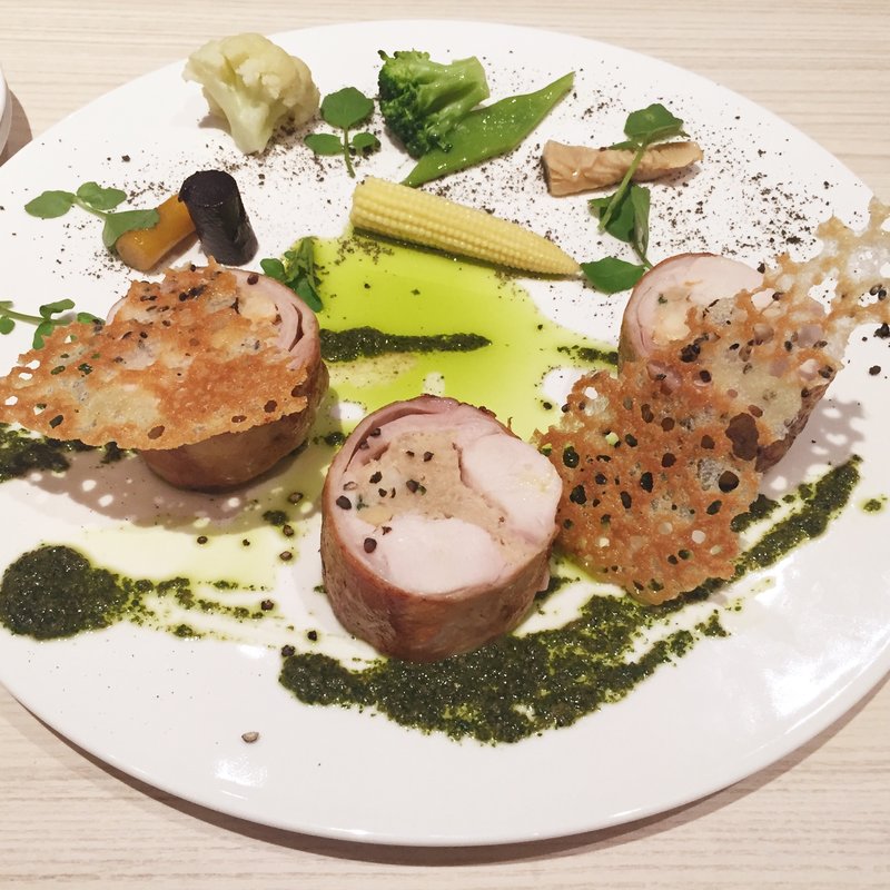 オマール海老を詰めたウサギの背肉のロティ(俺のフレンチ 博多)