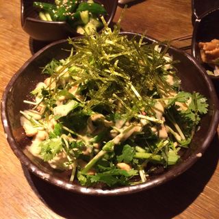 水菜とパクチーのサラダ(神鶏 荻窪店)