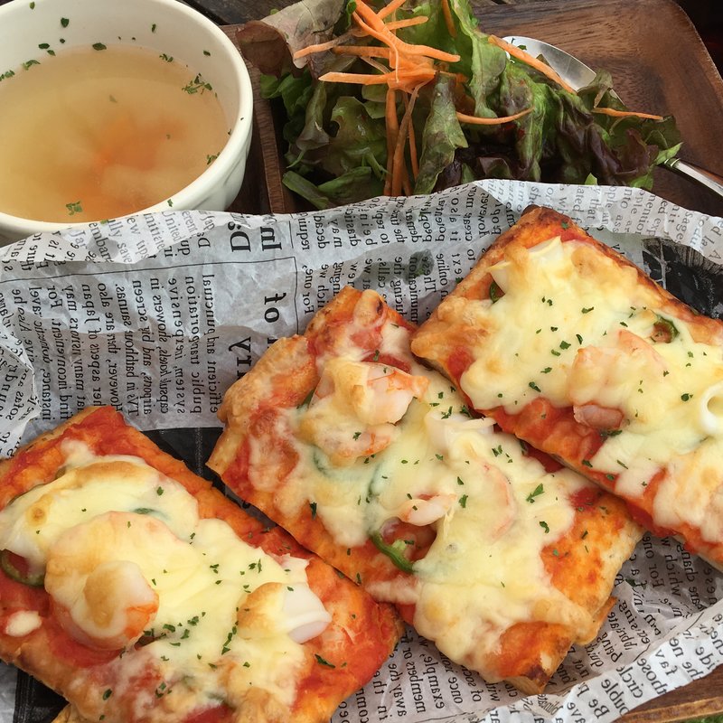 デニッシュ生地のシーフードピザ(ソラ ZENON （【旧店名】ゼノンバー）)