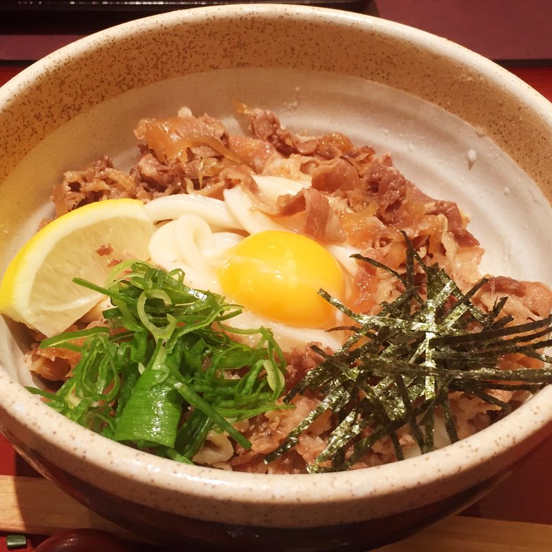 牛肉ぶっかけうどん(自家製麺 杵屋 福岡アクロス店)