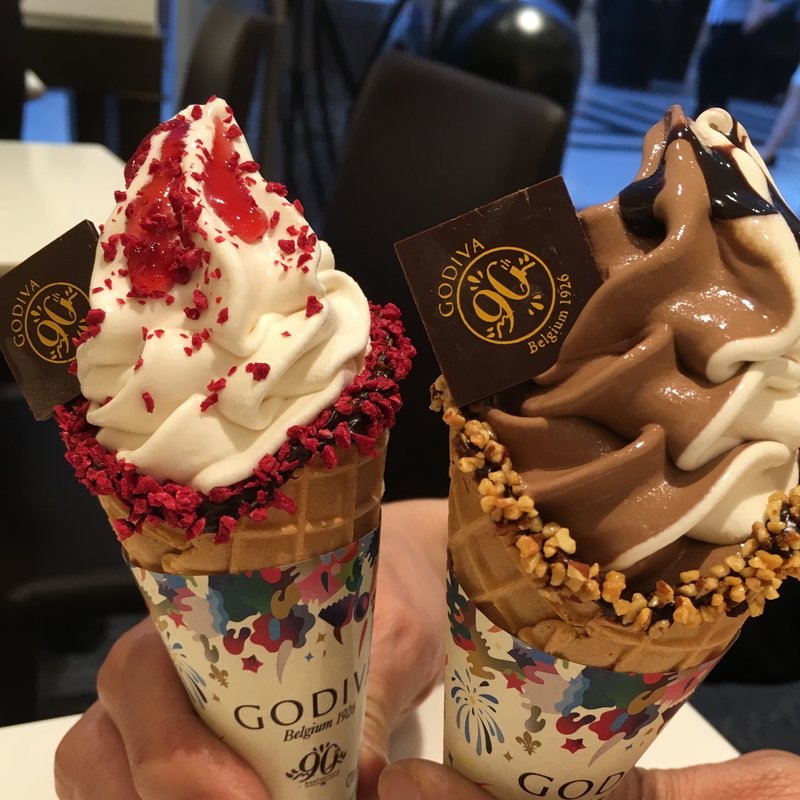 90周年限定 ラズベリー & ローズ(ゴディバ 神戸ハーバーランドumie)