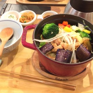 角煮とナスのストウブご飯セット(こめらく 贅沢な、お茶漬け日和。 横浜ポルタ店)