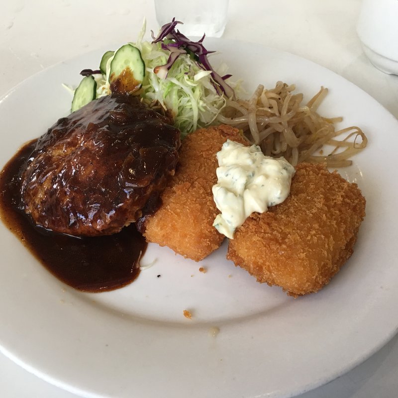 ハンバーグとかにコロッケ(レストラン バンビ 四谷店 )