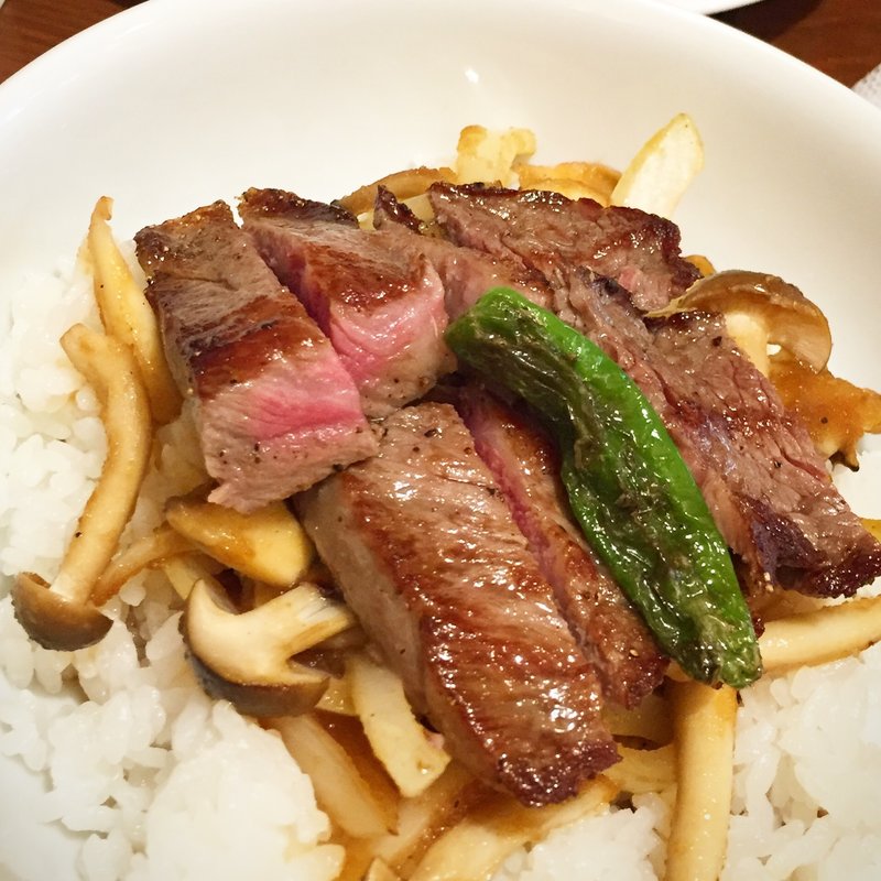 但馬牛のステーキ丼(gubigabu （グビガブ）)