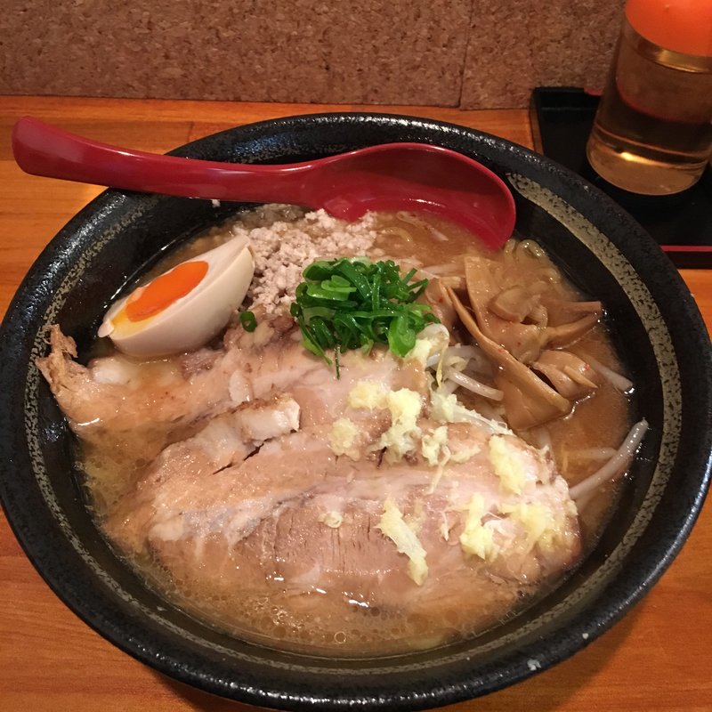 半肉玉味噌ラーメン(らーめん 味噌ガッツ )