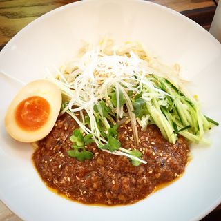 台湾風炸醤麺(春水堂 飯田橋サクラテラス店)